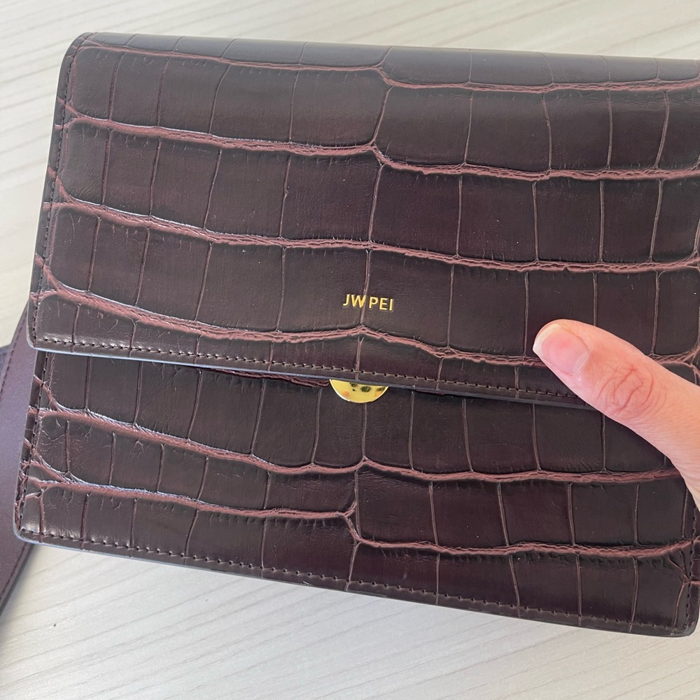 JW PEI BROWN CROC PURSE - Picture 5 of 10